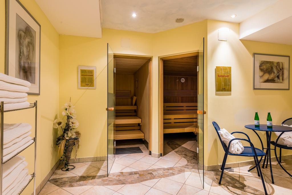 Hotel Forer Ladis Exterior photo
